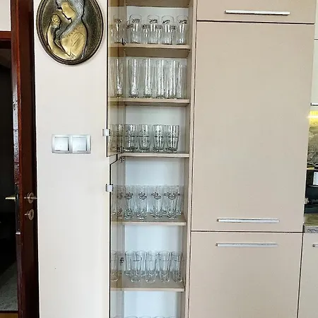 Daire Spacious And Bright Maisonette Center