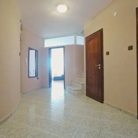 Spacious And Bright Maisonette Center Varna