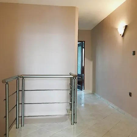 Spacious And Bright Maisonette Center Daire