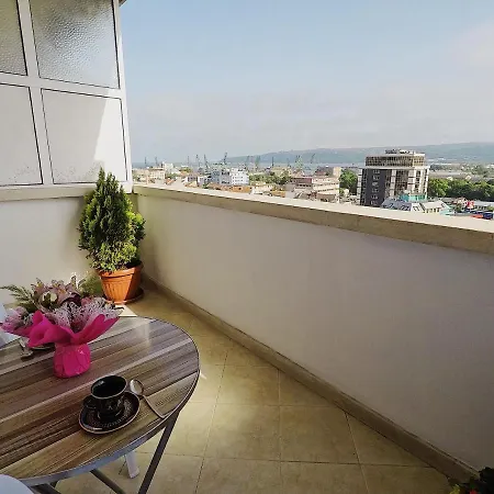 Spacious And Bright Maisonette Center Daire Varna