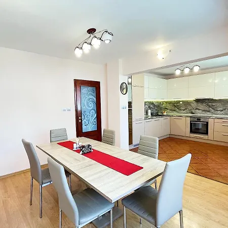 Spacious And Bright Maisonette Center Apartment *