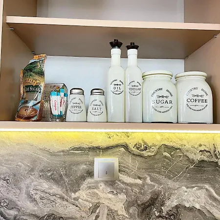 Spacious And Bright Maisonette Center