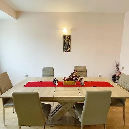 Apartment Spacious And Bright Maisonette Center Warna