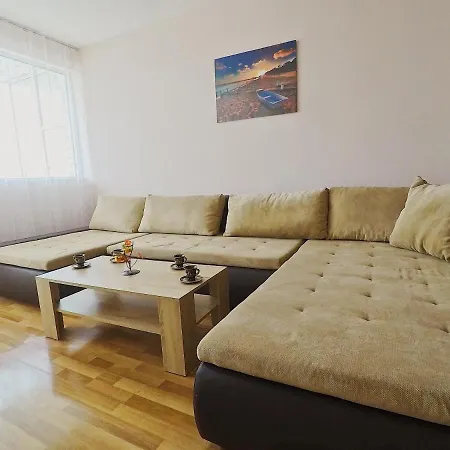 Spacious And Bright Maisonette Center