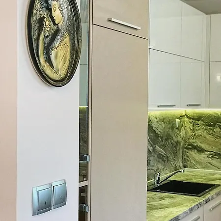 Spacious And Bright Maisonette Center Апартаменты