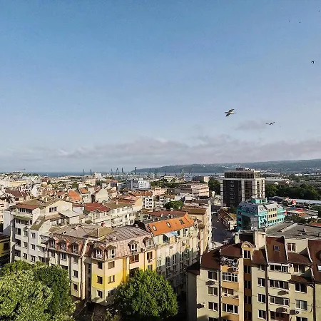 Spacious And Bright Maisonette Center *