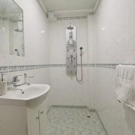 Spacious And Bright Maisonette Center * Warna